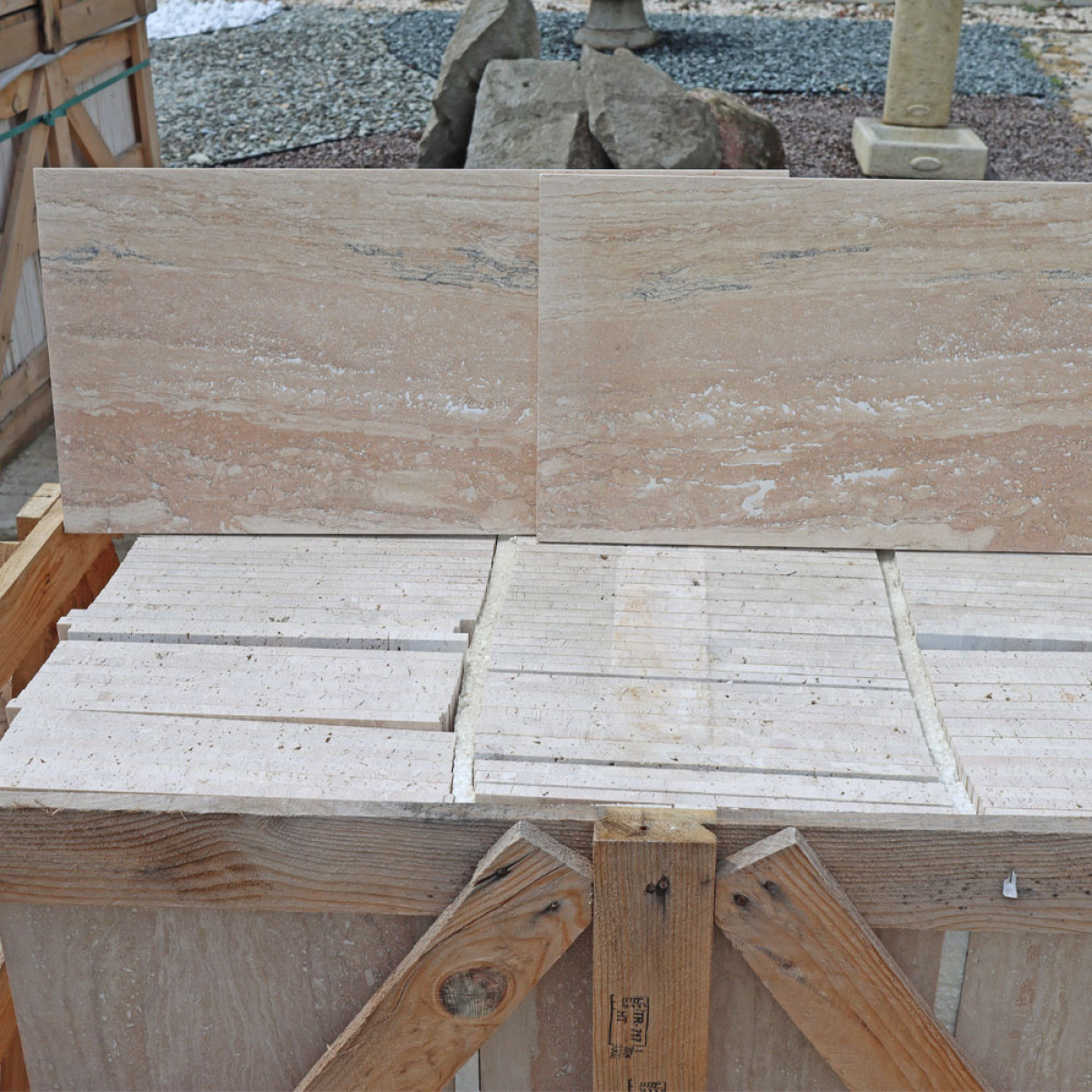 Természetes kőburkolatok_Classic Travertin Vein Cut matt-csiszolt 30,5*61*1,2 cm szabályos