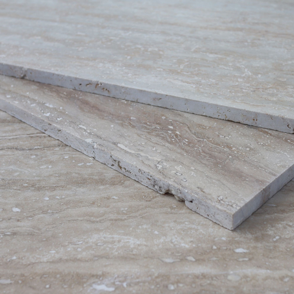Természetes kőburkolatok_Classic Travertin Vein Cut matt-csiszolt 30,5*61*1,2 cm szabályos