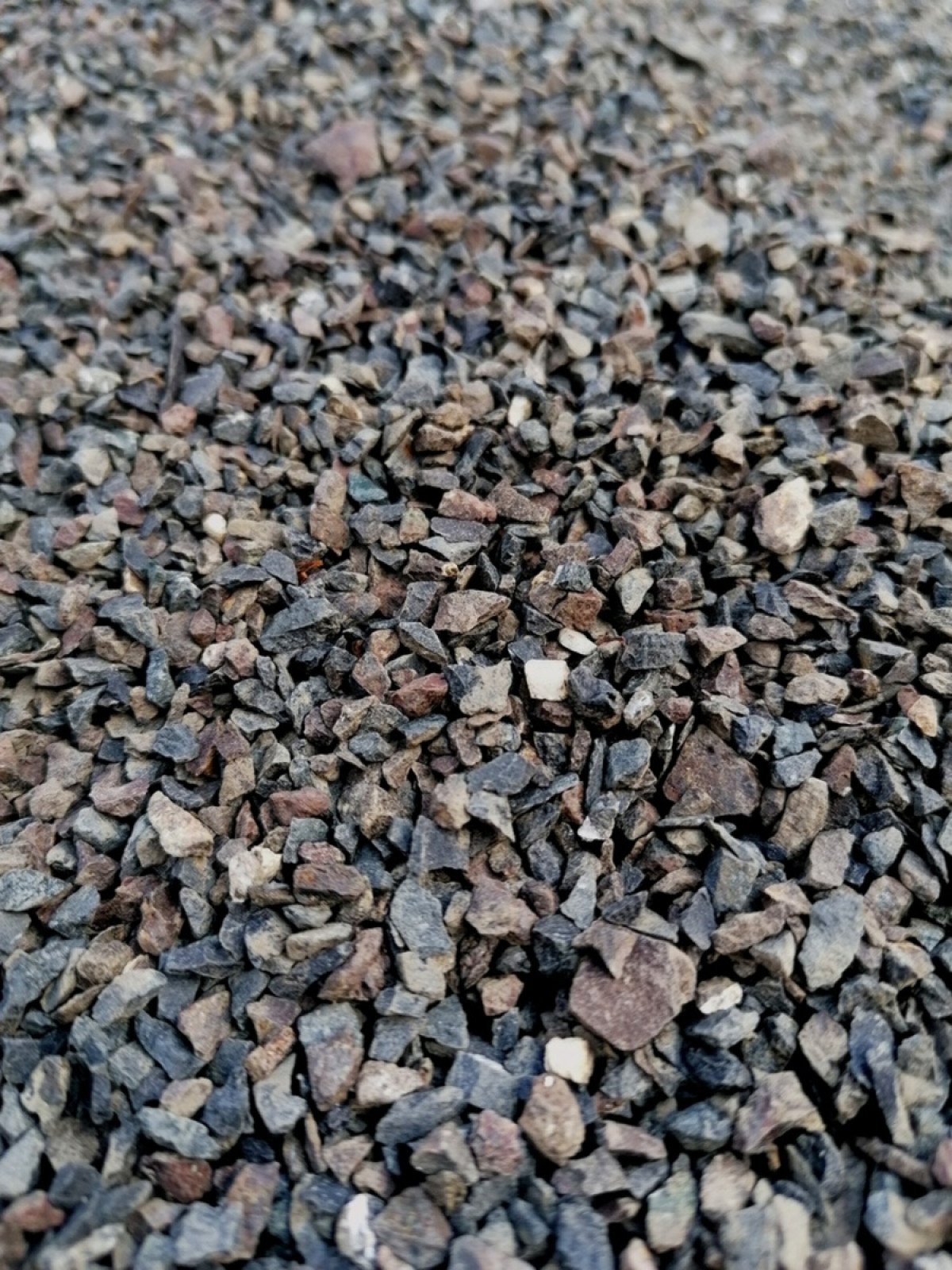 Ömlesztett anyagok Bazalt ágyazó 2/4