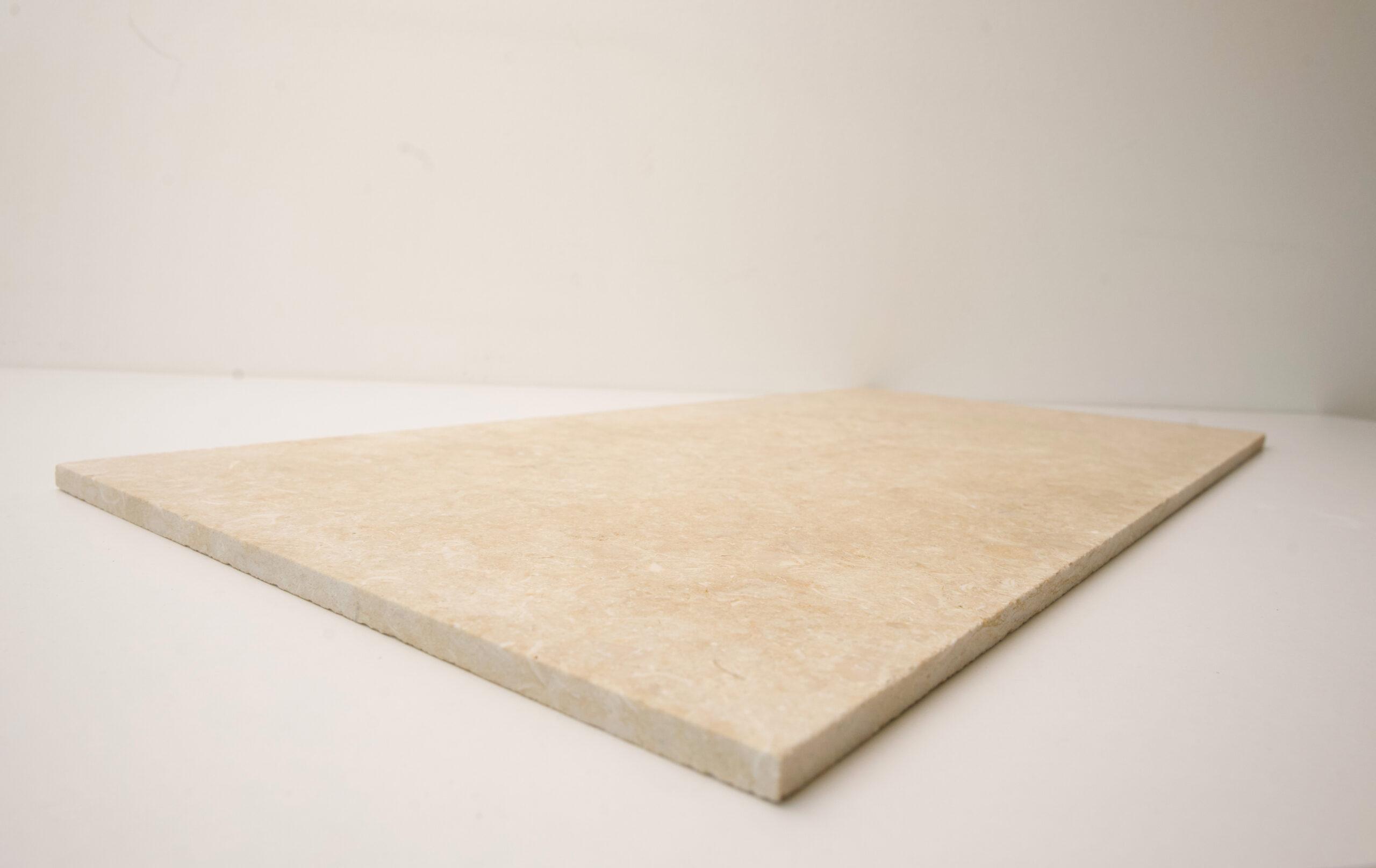 Természetes kőburkolatok_ Mediterrán prémium mészkő falburkolat /55001/ fémkefélt 60*30*1,1 cm