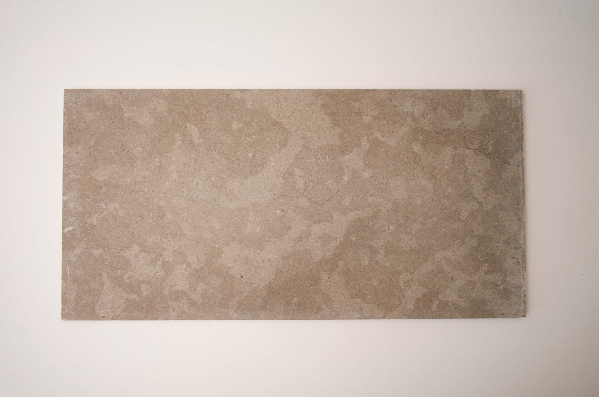 Természetes kőburkolatok_Mediterrán prémium mészkő falburkolat /55005/ fémkefélt 60*30*1 cm