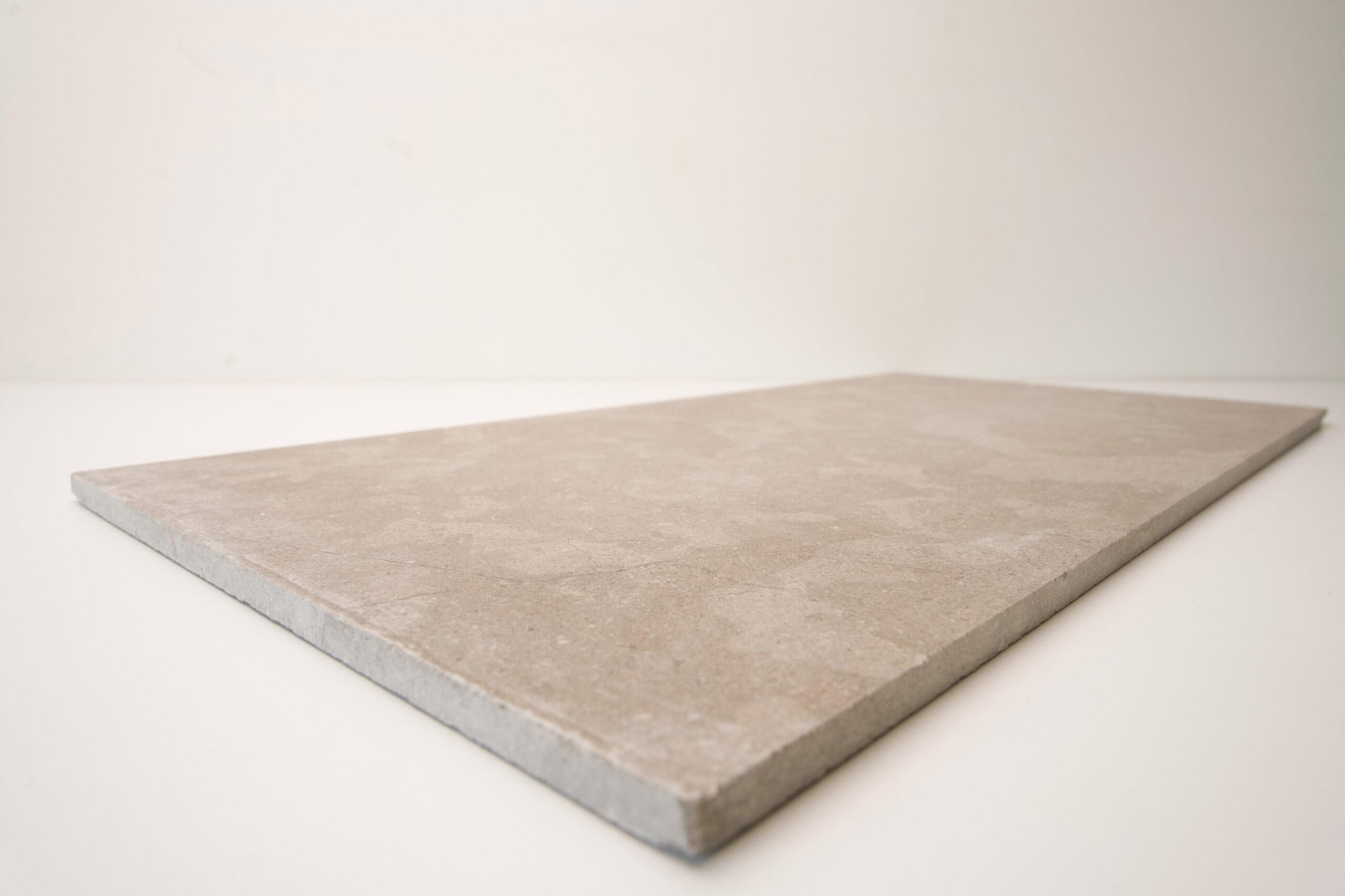 Természetes kőburkolatok_Mediterrán prémium mészkő falburkolat /55005/ fémkefélt 60*30*1 cm