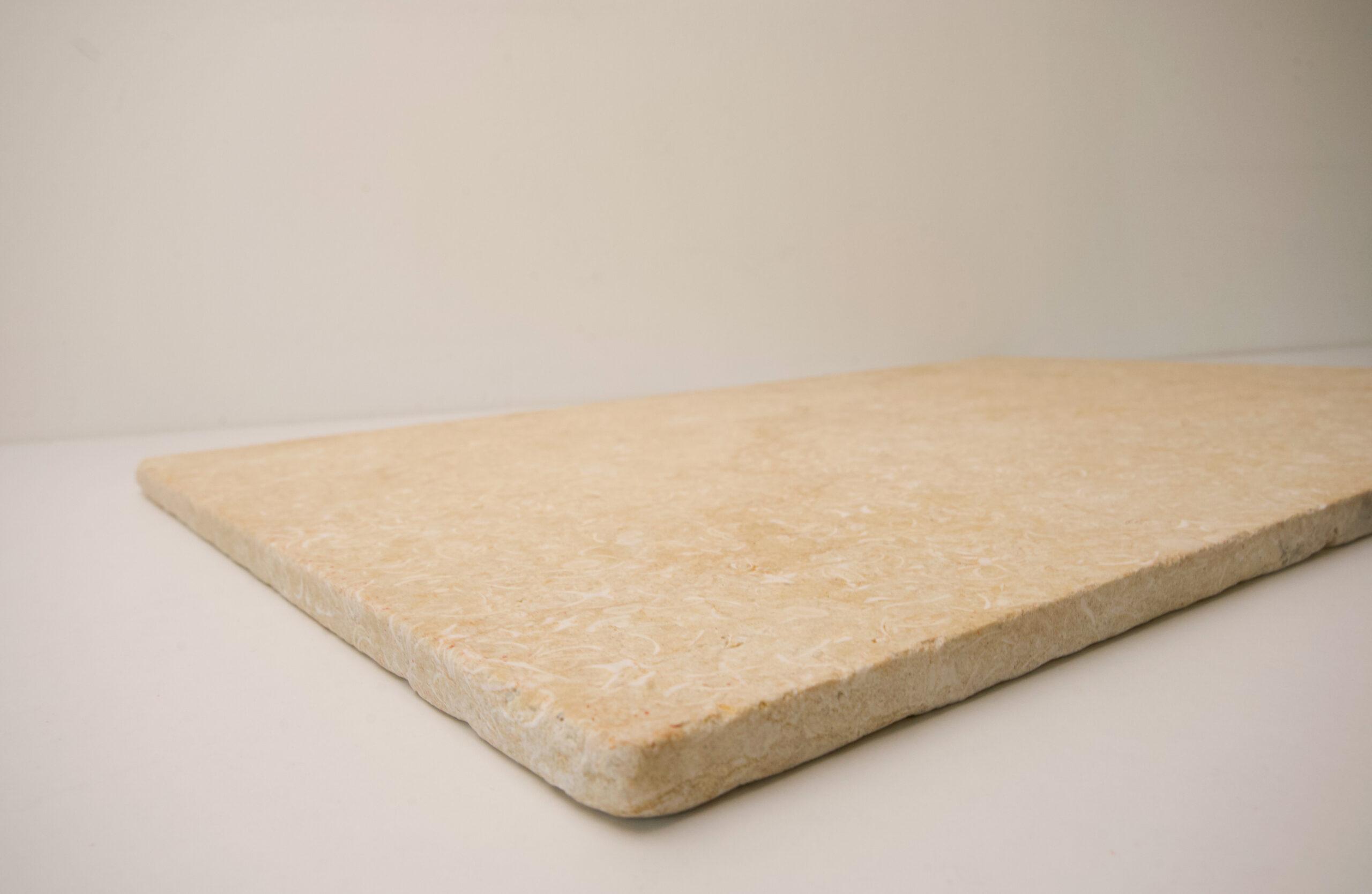 Természetes kőburkolatok_ Mediterrán prémium mészkő /55001/ antikolt 60*40*2 cm