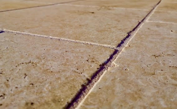 Természetes kőburkolatok_ Mediterrán prémium mészkő /55001/ antikolt 60*40*2 cm