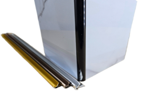 PVC kiegészítők Mediterrán R_ Sarokelem Arany 22,5*4,7*2850 mm