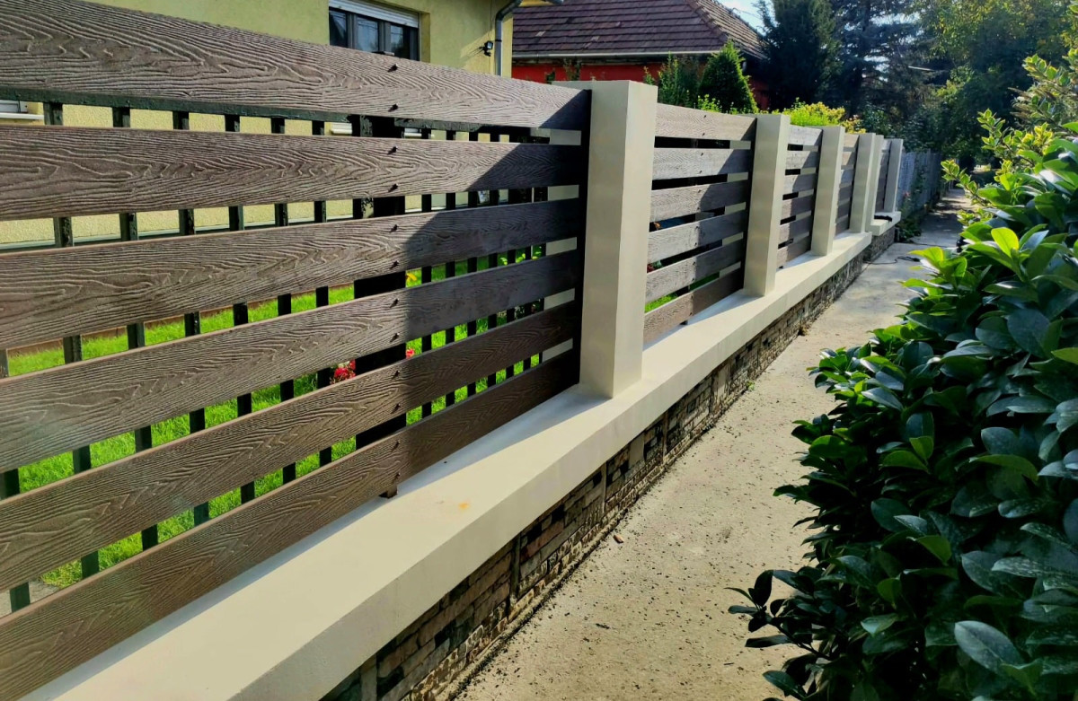 Mediterrán WPC 20*140*5800 mm 3D famintás kerítéselem sötétbarna