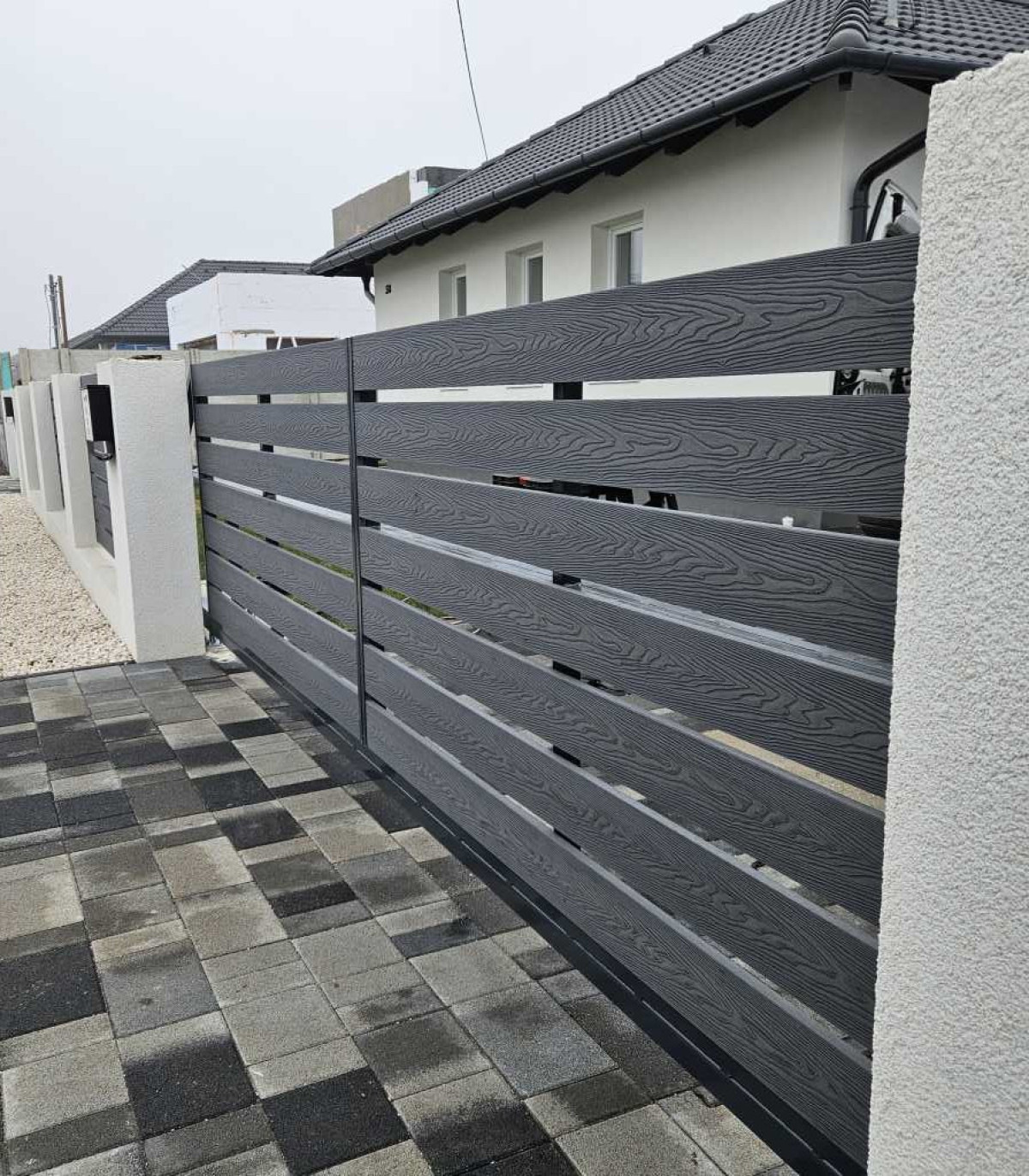 Mediterrán WPC 20*140*5800 mm 3D famintás kerítéselem világosszürke