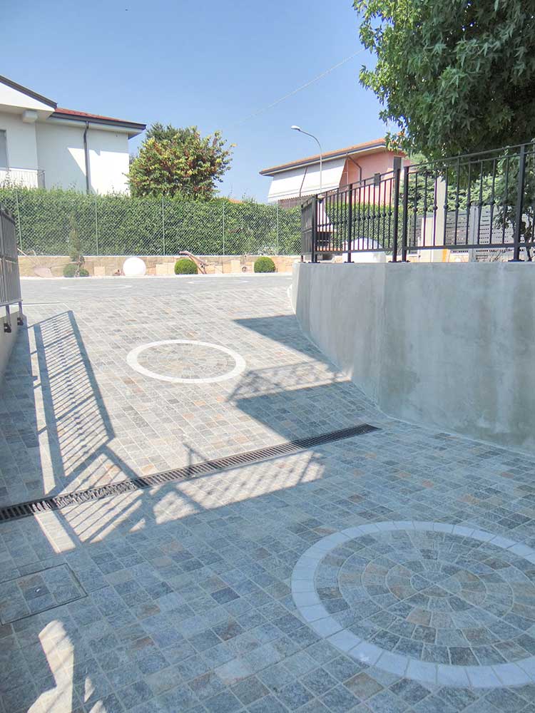 Kőporcelán_StoneGres_ Cubetti Luserna Rosone Carrara 60 x 60 x 2 cm
