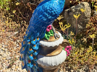 Beton butik_kerti díszek_Páva - kék