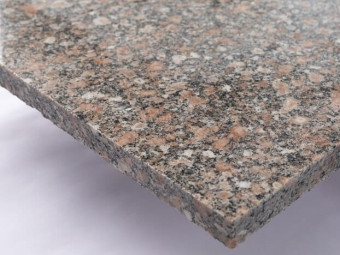 Természestes kőburkolat_ Gondola Grey gránit lépcső+homloklap szett fózolt fényes 130*33/130*16/2 cm-klón