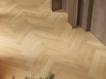 Melegburkolat_Barlinek matt-lakkozott szalagparketta Caramel Tölgy Halszálkás 725*130*14 mm