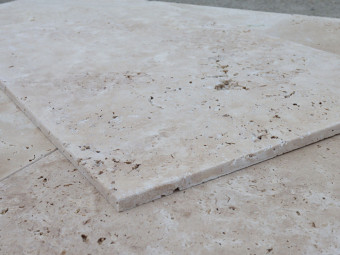 Természetes kőburkolatok_Travertin Klasszik comercial Rusztik Mix 40,6 x 61 x 1,2 cm tömítetlen matt-csiszolt szabályos