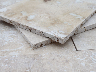 Természetes kőburkolatok_Travertin Romai 1,2 cm, tömített matt-csiszolt szabályos
