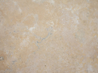 Természetes kőburkolatok_Travertin Light Premium 61 x 20,3 x 1,2cm tömített fényes- csiszolt szabályos