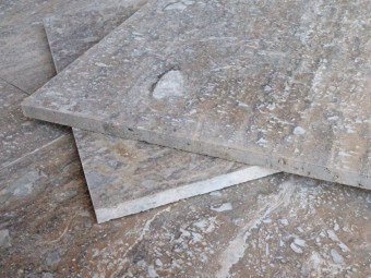 Természetes Kőburkolat_Silver Vein Cut Travertin, tömített, matt csiszolt 30 x vh x 1,2 cm