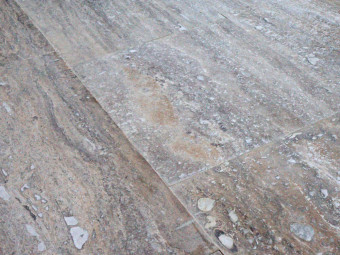 Természetes Kőburkolat_Silver Vein Cut Travertin, tömített, matt csiszolt 30 x vh x 1,2 cm