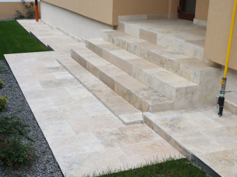 Természetes Kőburkolat_Classic Country Travertin mészkőlap, tömítetlen, matt csizolt 40,6 x 61 x 1,2 cm