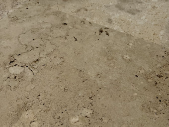 Természetes kőburkolatok_Travertin Gea antikolt tömítetlen 40,6*61*1,2 cm szabályos