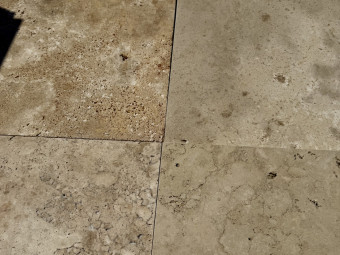 Természetes kőburkolatok_Travertin Gea antikolt tömítetlen 40,6*61*1,2 cm szabályos