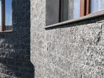 Természetes Burkolókő Serizzó Fekete-Fehér Gránit
