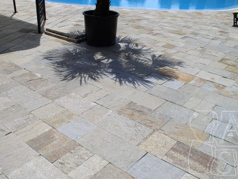 Sicilia Arany-Ezüst Gneisz szabályos 20 x vh Kőburkolat