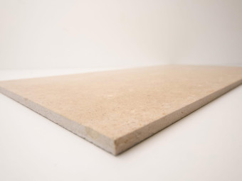 Természetes kőburkolatok_Mediterrán prémium mészkő falburkolat /55004/ fémkefélt 60*30*1 cm