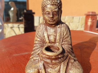 Kerti díszek Buddha kéregető 23 cm barna