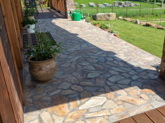 Természetes Burkolókő Rodoszi Arany Mozaik