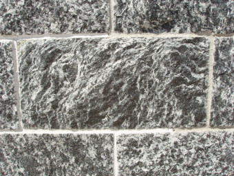 Serizzo Gránit Szabályos 15 x 31 Kőburkolat