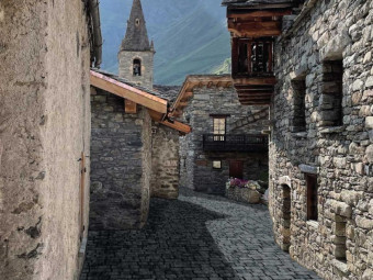 VIASTEIN_Old Stone strukturált térkő Clean & Color Protect védelemmel_antracit 7cm